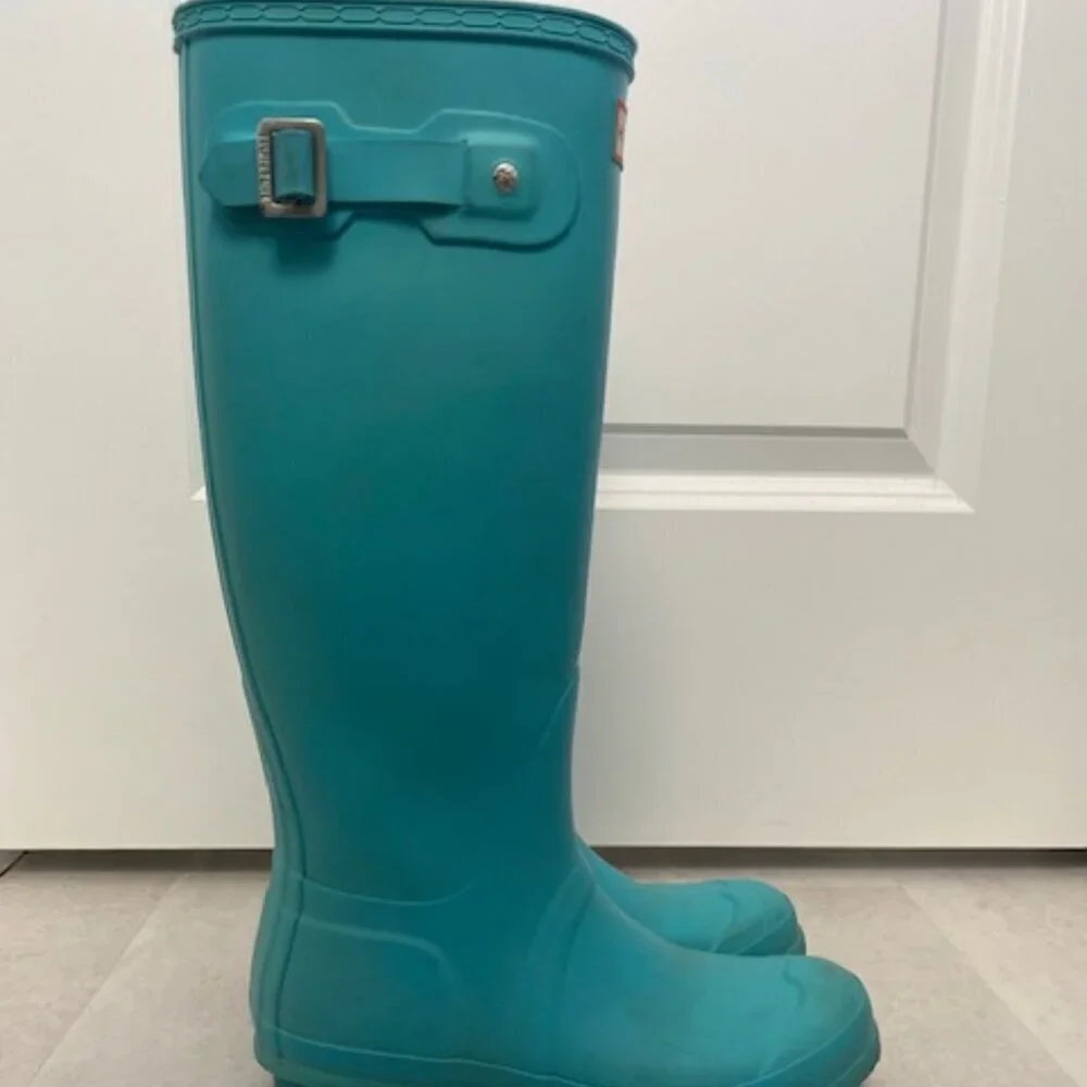 HUNTER Original Tall Turquoise Blue Rain Boots AND Socks Sz 7 Wellies